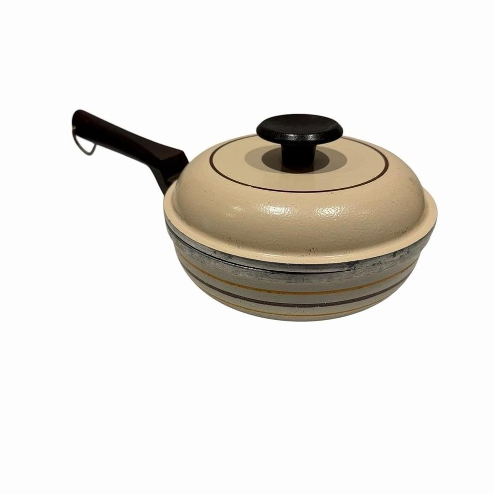 Regal Ware Covered Fry Pan Skillet Classic Harvest Stripe Faux Wood Look Handle